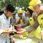 Dengan Mobil Senyum Polres Tulungagung Kembali Bagikan Makanan Sehat Di Pondok Pesantren