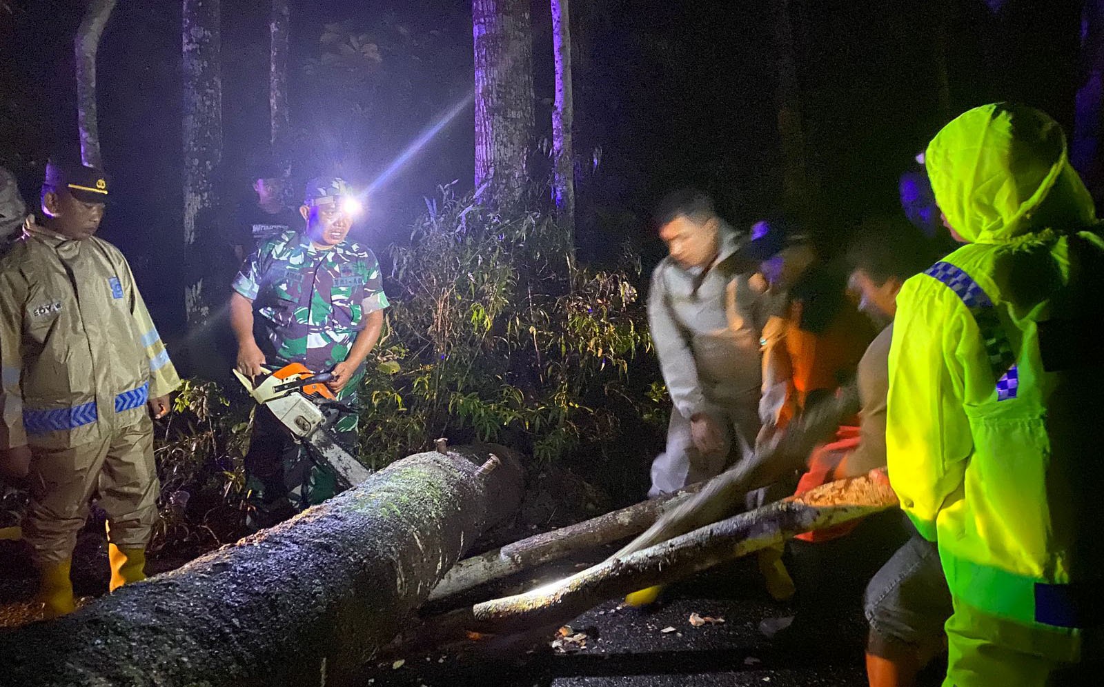 TNI-Polri & TRC BPBD Trenggalek: Siaga dan Solid Hadapi Bencana Alam