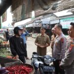 Pengecekan Harga dan Ketersediaan Bahan Pokok Oleh Kapolres Tulungagung Beserta Satgas Pangan Jelang Idhul Fitri
