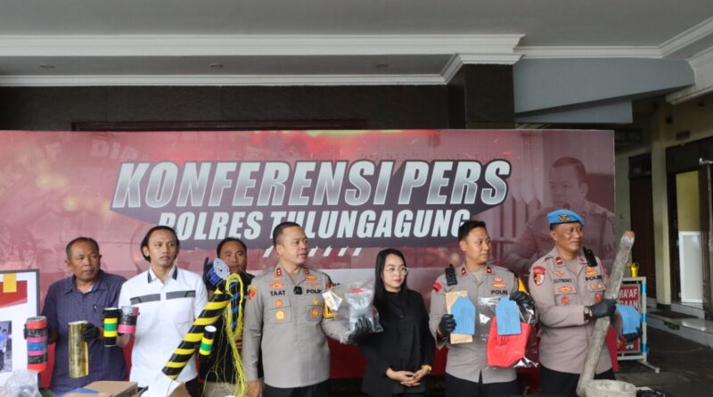 Konferensi Pers oleh Polres Tulungagung terkait penyimpanan dan perakitan bahan peledak
