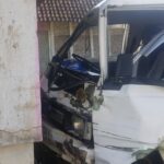 Rem Blong di Lampu Merah, Mobil Cery Hantam Rumah Warga di Trenggalek
