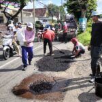 Dinas PUPR Tulungagung Lakukan Pemeliharaan Rutin di Ruas Jalan Plandaan – Boro