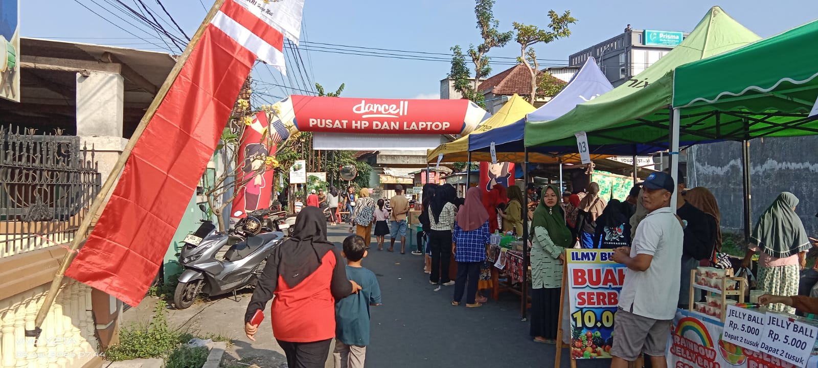 Semarak Hari Kemerdekaan RI, Desa Tanjungsari Gelar Car Free Day dan Bazar UMKM Bersama Mahasiswa UIN 1 Tulungagung