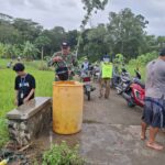 Di Pematang Sawah, TNI Hadir untuk Negeri: Kisah Babinsa Pelda Sunarman Jaga Ketahanan Pangan Trenggalek