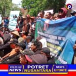 Aksi Damai Depan Kantor DPRD, Warga Wonorejo Desak Perbaikan Jalan Selingkar Waduk