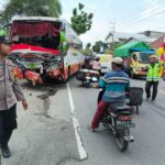 Personel Polsek Kedungwaru dan Unit Laka Lantas Polres Tulungagung Lakukan Olah TKP Kecelakaan di Jalan Pahlawan