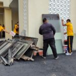 Personel Polres dan Polsek Jajaran Tulungagung Gelar Kurve Bersih-Bersih Dukung Gerakan Indonesia Asri