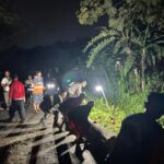 TNI-Polri Sigap Evakuasi Pohon Tumbang Akibat Cuaca Ekstrem di Trenggalek