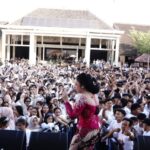 Niken Salindri Tutup Dies Natalis ke-22 SMKN 2 Trenggalek, Ribuan Siswa Larut dalam Pesta Kebersamaan